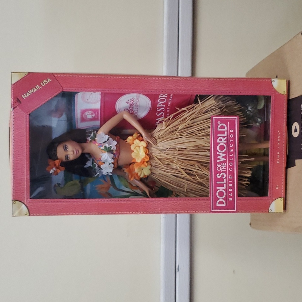 NIB Pink Label Dolls of the World Hawaii Barbie Doll